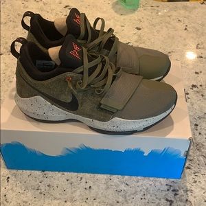 Nike Paul George PG1 basketball shoe